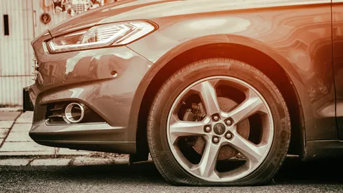 Indre : les pneus d'une soixantaine de véhicules crevés dans la...