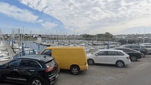 Morbihan : une voiture chute dans le port, 2 victimes