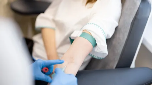 Il se faisait passer pour un faux infirmier, un ancien élu...