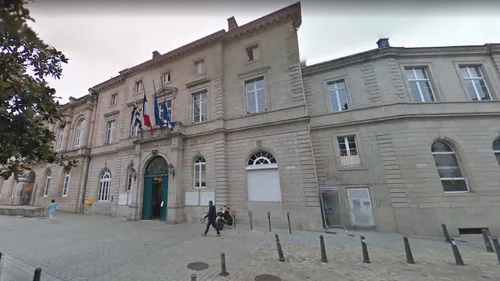 Le portrait d'Emmanuel Macron décroché dans une mairie bretonne ! 