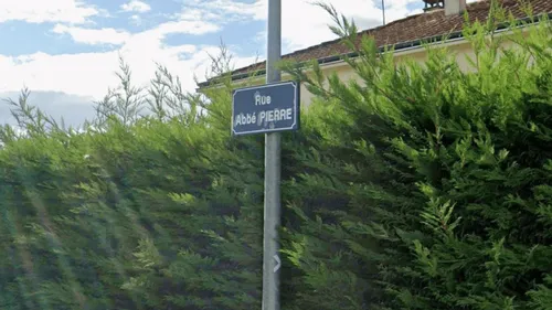 Existe-t-il encore des rues au nom de l’Abbé Pierre ?