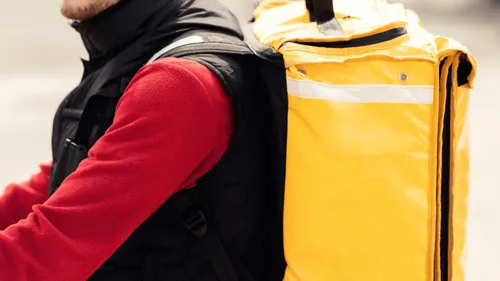 Charente-Maritime : agacé par la mauvaise météo, le facteur écourte...