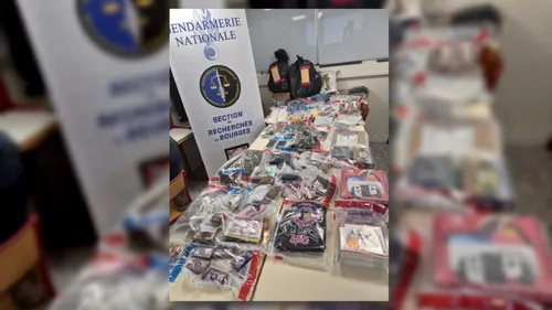 Un trafic familial de drogue via des colis envoyés dans des lockers