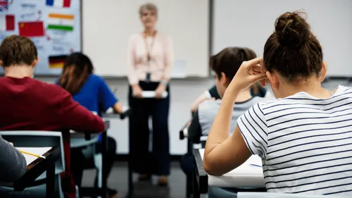 Assassinats de Samuel Paty et Dominique Bernard : une minute de...