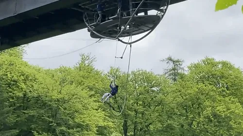En Ecosse, un Français bat le record du monde de sauts à l'élastique