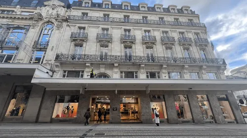 "Il faut qu'on adapte l'offre" : l'ouverture des magasins Shein à...