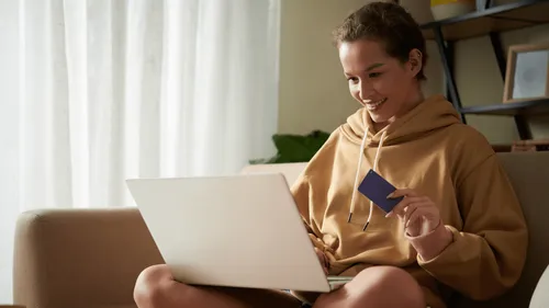 Acheter les vêtements et objets de sa série préférée, c’est possible !