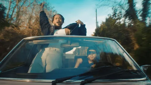 Claudio Capéo et Slimane en duo : découvrez leur clip insolite !