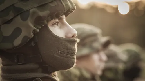 Nouveau service national : les jeunes Français visés