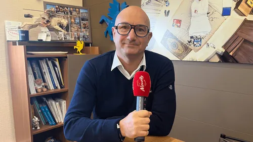 Vendée : Gautier fait renaître le bois brûlé des forêts incendiées...