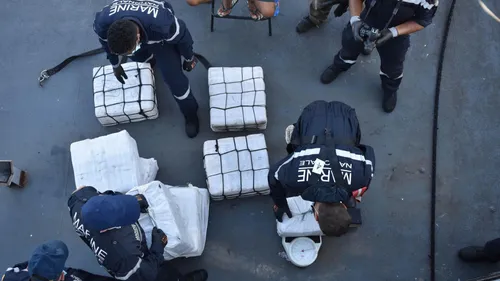 Plus de 400 kg de cocaïne saisis sur un voilier par les douanes de...