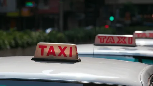 Après les agriculteurs, les taxis manifestent eux aussi dans nos...