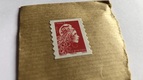 La Poste annonce la fin du timbre rouge en 2023