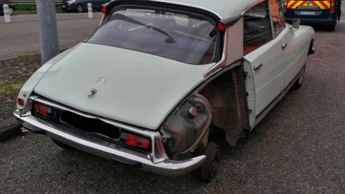 Une Citroën DS sur trois roues interceptée sur l’autoroute 