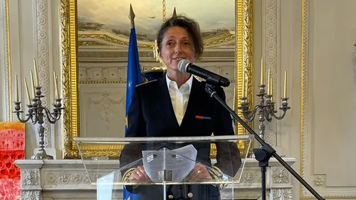 Une mobilisation inédite contre le limogeage de la préfète...