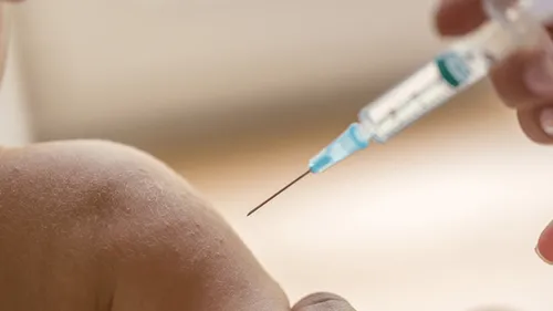 Pfizer et BioNTech assurent que leur vaccin est "sûr" pour les 5-11...