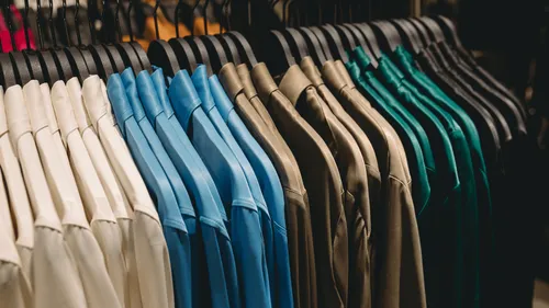 Les vêtements en polyester recyclé plus polluants que ceux en...