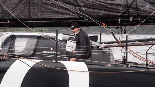 Vendée Globe 2024-2025 : Yannick Bestaven reprend son périple, mais...