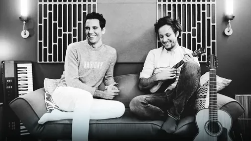 Vianney et Mika en duo pour "rester simples"