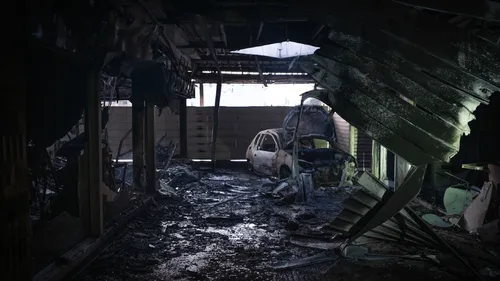 Une voiture bélier détruit deux commerces à Poitiers