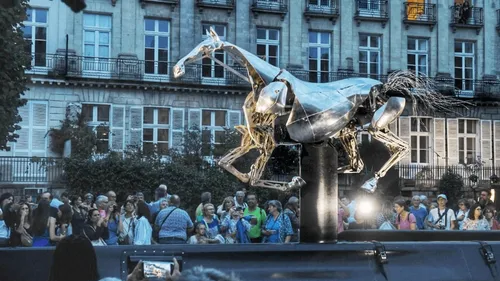 Nantes : Zeus, le cheval des Jeux olympiques, attire la foule !