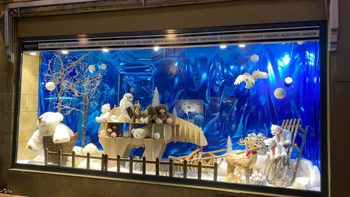Comment réalise-t-on une vitrine de noël ?