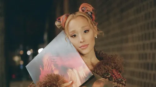 Ariana Grande est de retour, 4 ans après son dernier album