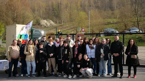 Mobilisation devant le lycée Jean Moulin de Revin pour plus de moyens
