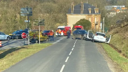 Collision entre plusieurs véhicules en sortie de commune