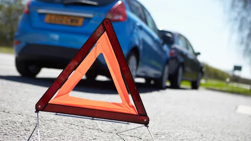 Accident : le chargement d'un camion percute trois voitures