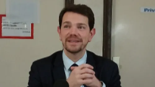 Le Maire de Charleville visé par des jets de projectiles, une...