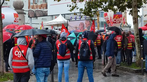 Les salariés de Walor et de Stellantis manifestent à Paris