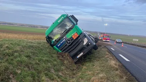 Un poids lourd couché sur l'A34, le relevage n'a rien donné