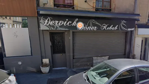 Un feu dans une cuisine d'un kebab