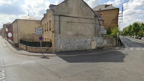 Un bâtiment d'habitation menace de s’effondrer