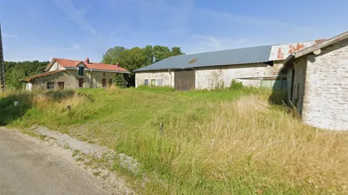 Une maison totalement brulée après un incendie