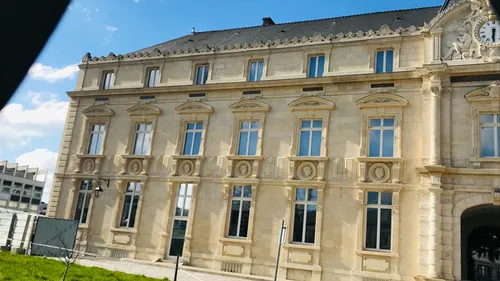 Un professeur suspendu pour avoir agressé un élève