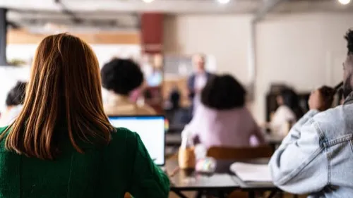 Rentrée scolaire 2025 : moins d'élèves et des suppressions de postes