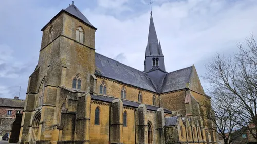 Ardennes - L'église d'une commune dégradée, deux jeunes pris sur le...