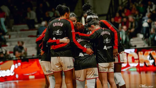 Une victoire historique pour les Flammes Carolo Basket