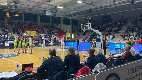 Reportage : une victoire pour la dernière des Flammes Carolo cette...