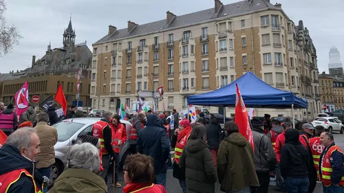 Mobilisation contre le budget 2026 : une centaine de personnes à...