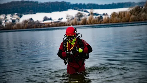 Une voiture dans la Meuse à Aubrives