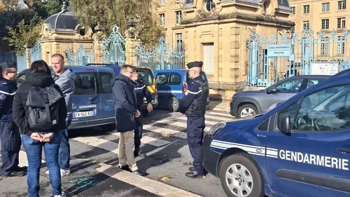 Manifestation à Charleville - 5 interpellations, une policière...