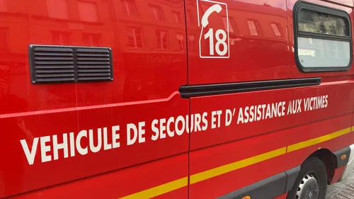 Accident : Un homme incarcéré dans sa voiture