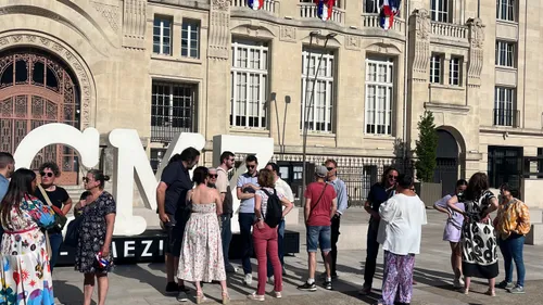 Une trentaine de personnes rassemblées à Charleville en hommage à...