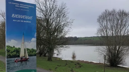 Baignade interdite au lac de Bairon après le développement d'algues