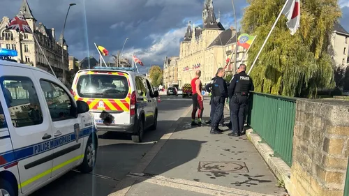 Une personne tombe dans la Meuse