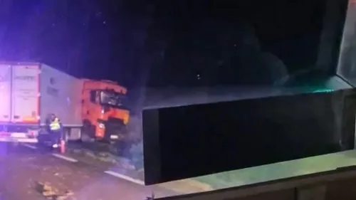 Accident : un camion se retrouve bloqué sur l'autoroute