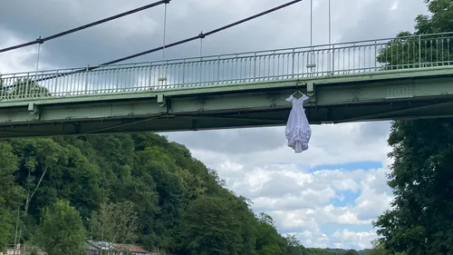 L'affaire de la robe de mariée suspendue est enfin résolue